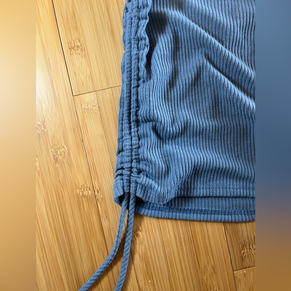 Adjustable pastel blue crop top - Picture 3 of 4